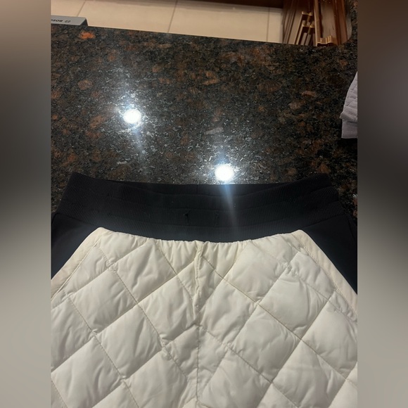 Alo Airbrush high waist winter moto puffer pant ivory/black - Picture 6 of 12